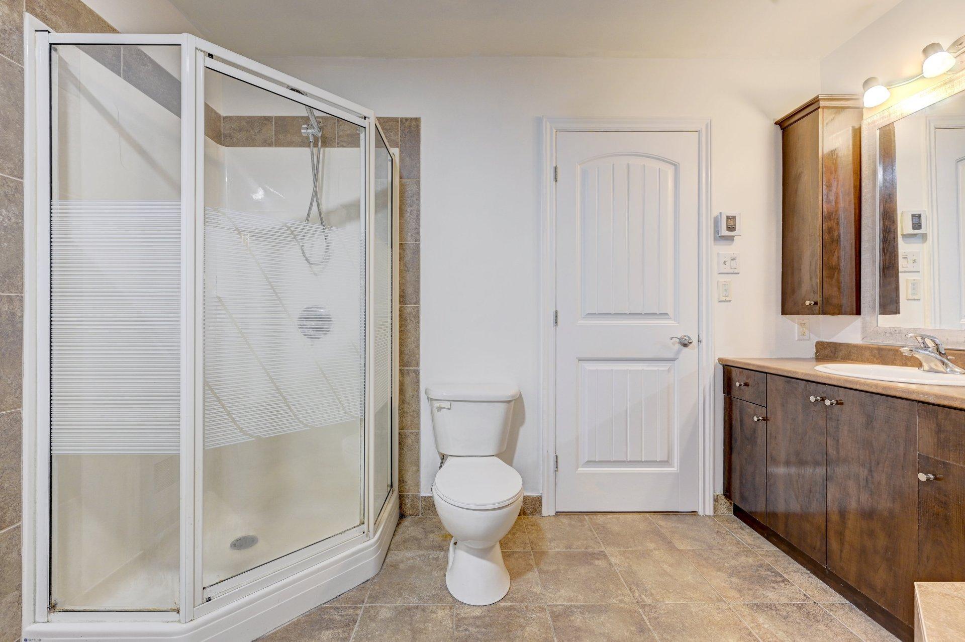 









572


Boul. St-Luc

, 301,
Saint-Jean-sur-Richelieu,




QC
J2W2G6

