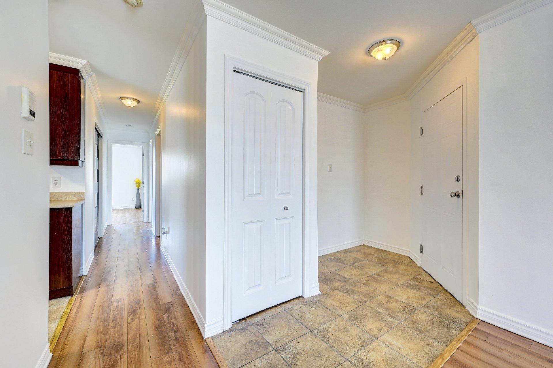 









572


Boul. St-Luc

, 301,
Saint-Jean-sur-Richelieu,




QC
J2W2G6

