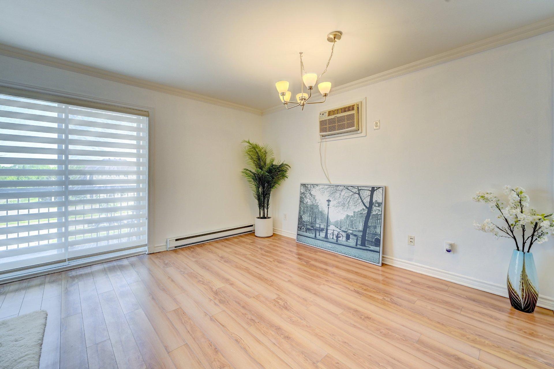 









572


Boul. St-Luc

, 301,
Saint-Jean-sur-Richelieu,




QC
J2W2G6

