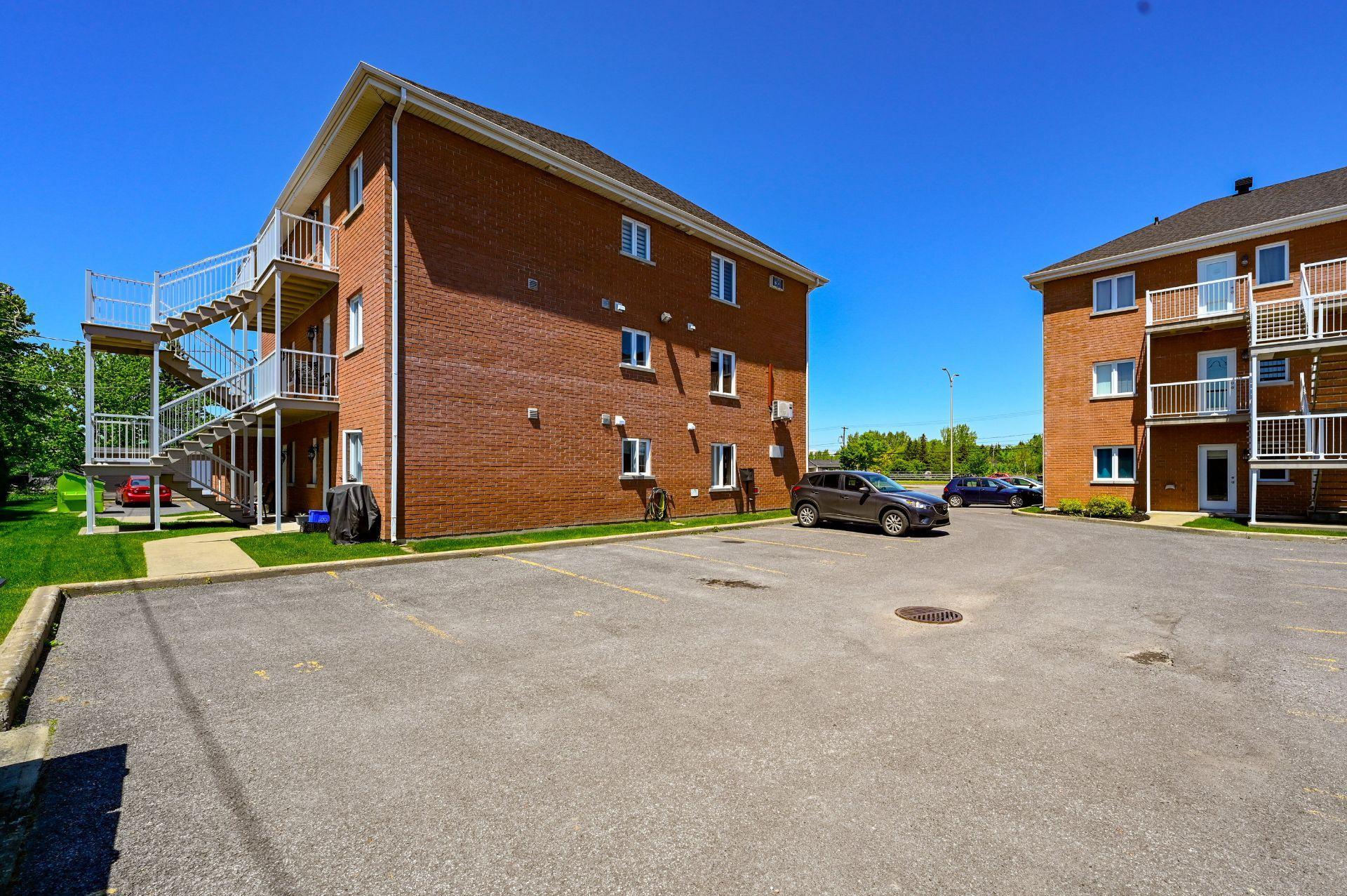 









572


Boul. St-Luc

, 301,
Saint-Jean-sur-Richelieu,




QC
J2W2G6


