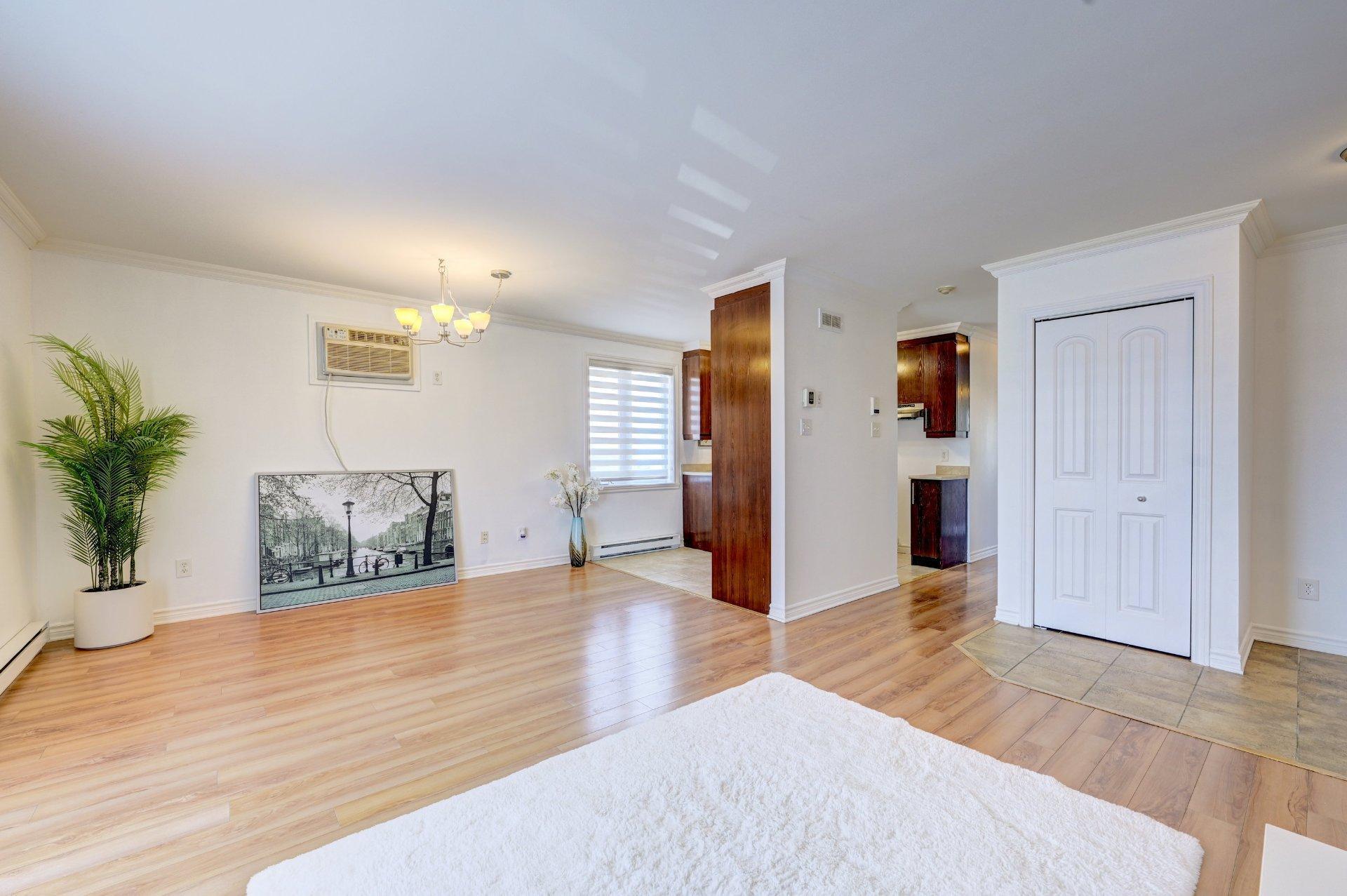 









572


Boul. St-Luc

, 301,
Saint-Jean-sur-Richelieu,




QC
J2W2G6

