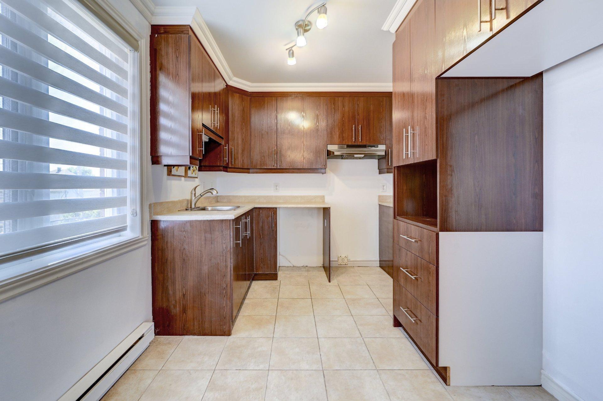 









572


Boul. St-Luc

, 301,
Saint-Jean-sur-Richelieu,




QC
J2W2G6

