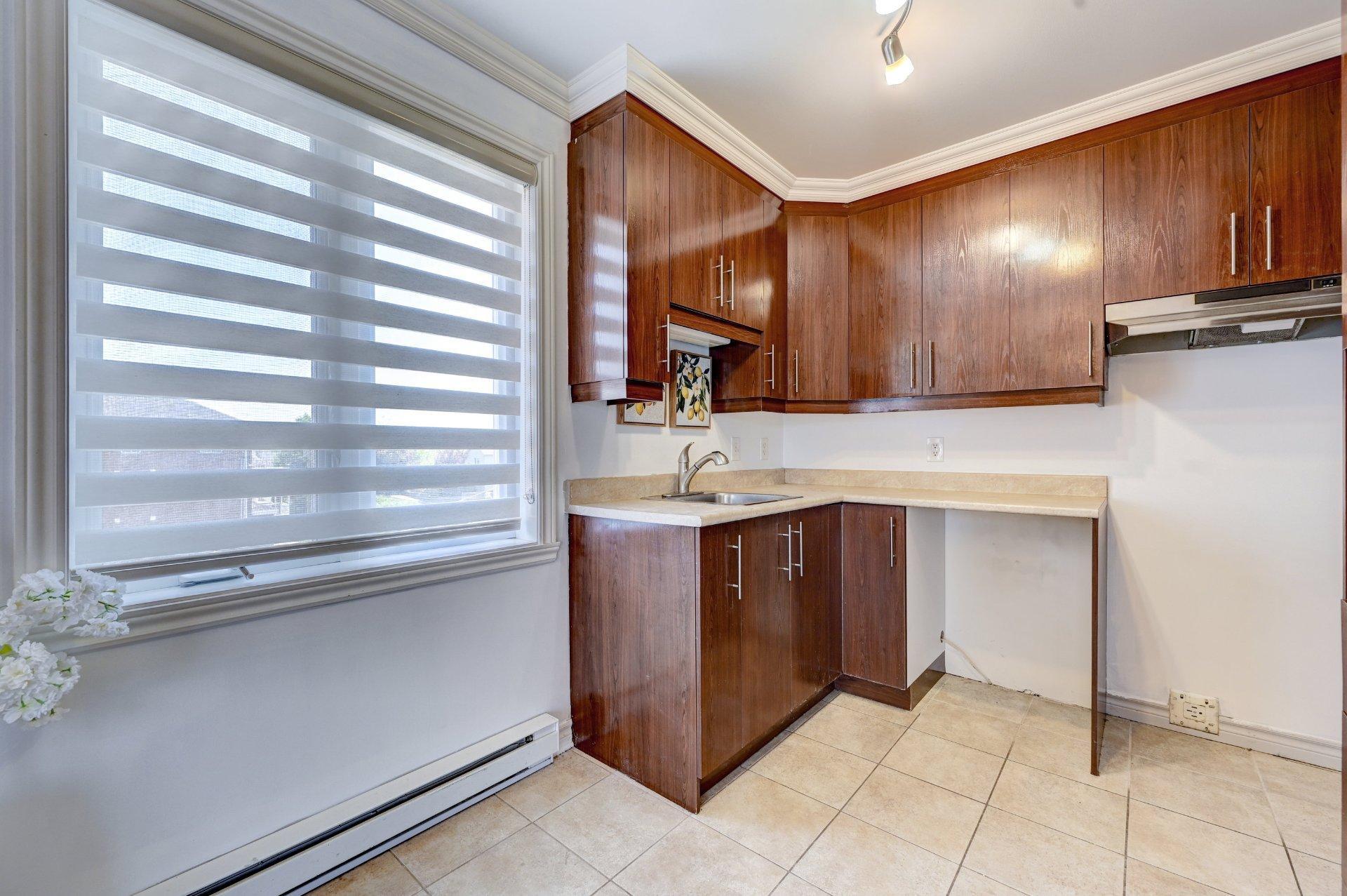 









572


Boul. St-Luc

, 301,
Saint-Jean-sur-Richelieu,




QC
J2W2G6

