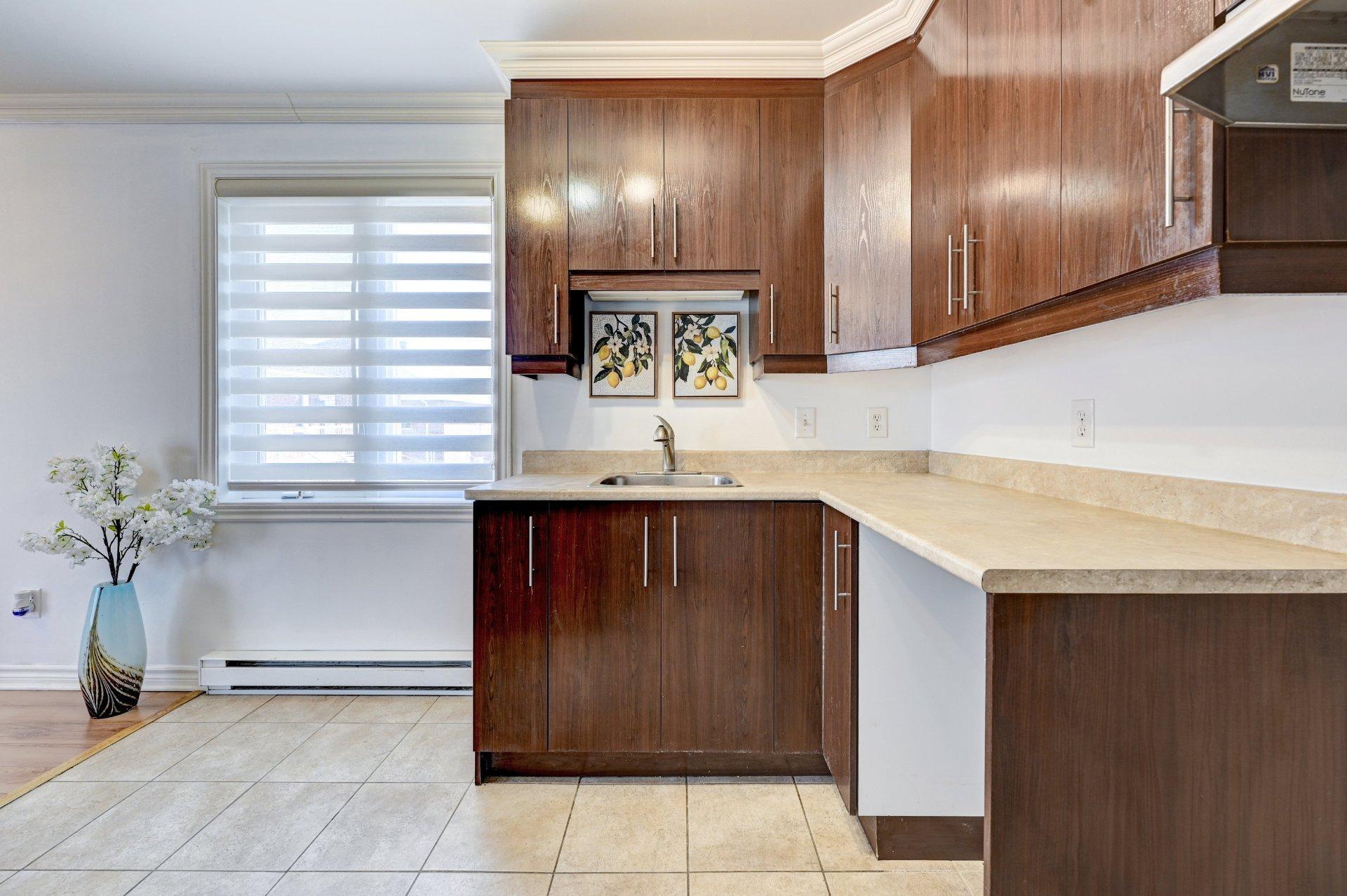 









572


Boul. St-Luc

, 301,
Saint-Jean-sur-Richelieu,




QC
J2W2G6

