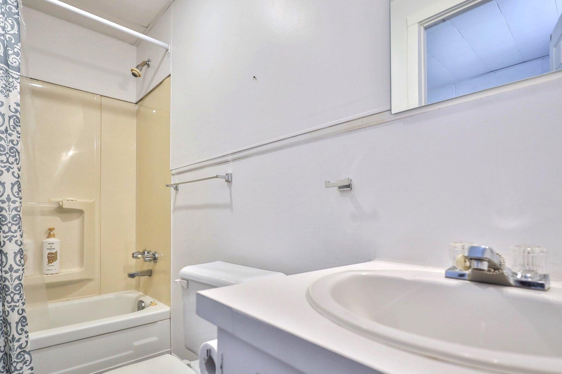 









172


Ch. du Lac-Murray

,
Aumond,




QC
J0W1W0

