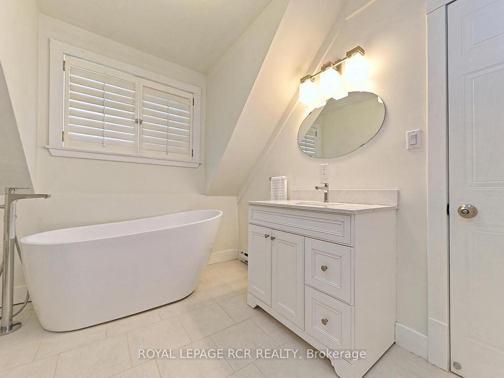 









8391


County 9

Road,
Clearview,




ON
L0M 1G0


