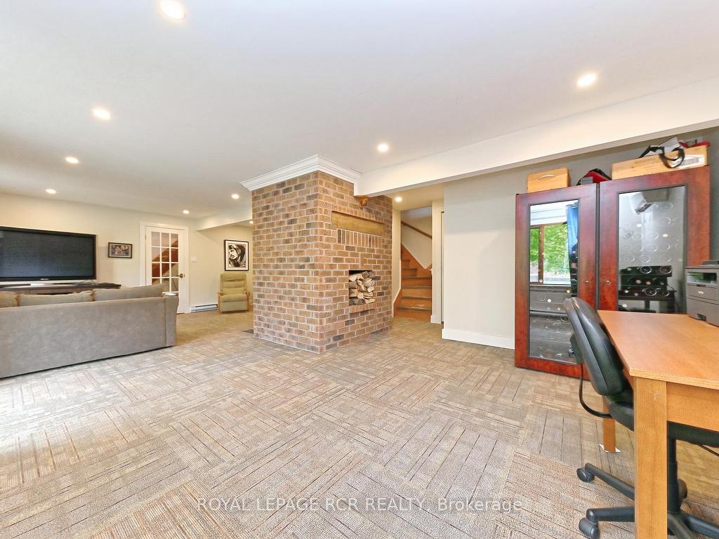 









8391


County 9

Road,
Clearview,




ON
L0M 1G0


