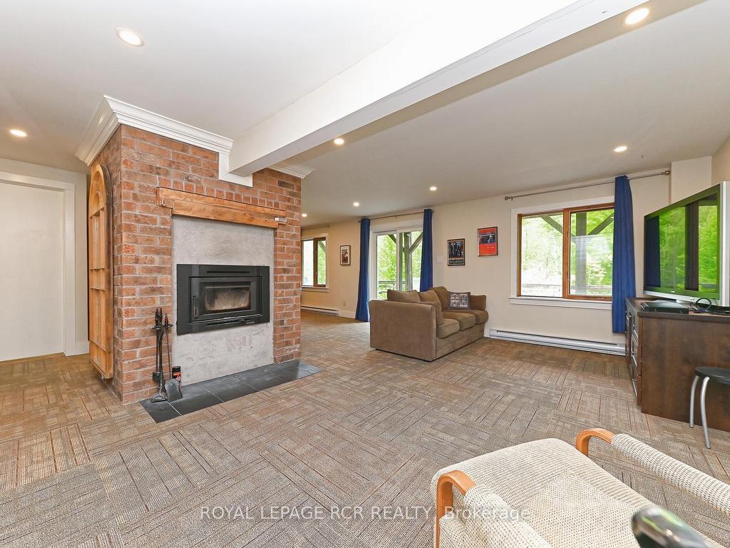 









8391


County 9

Road,
Clearview,




ON
L0M 1G0

