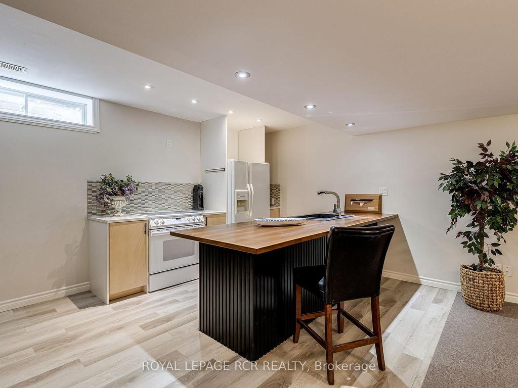 









1


Lormik

Drive,
Uxbridge,




ON
L9P 1R9

