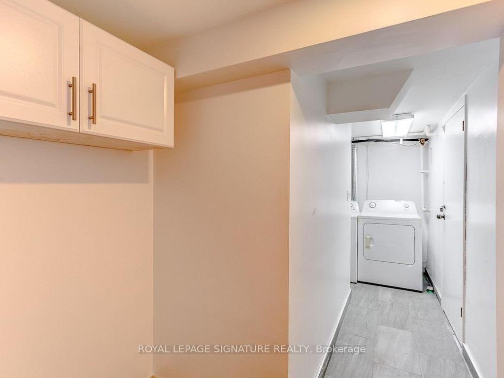 









394


Kane

Avenue, Lower,
Toronto,




ON
M6M 3P4

