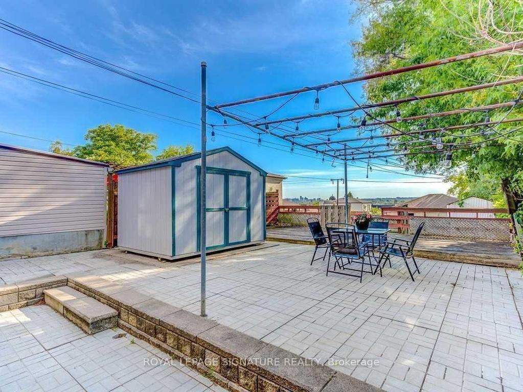 









394


Kane

Avenue, Lower,
Toronto,




ON
M6M 3P4

