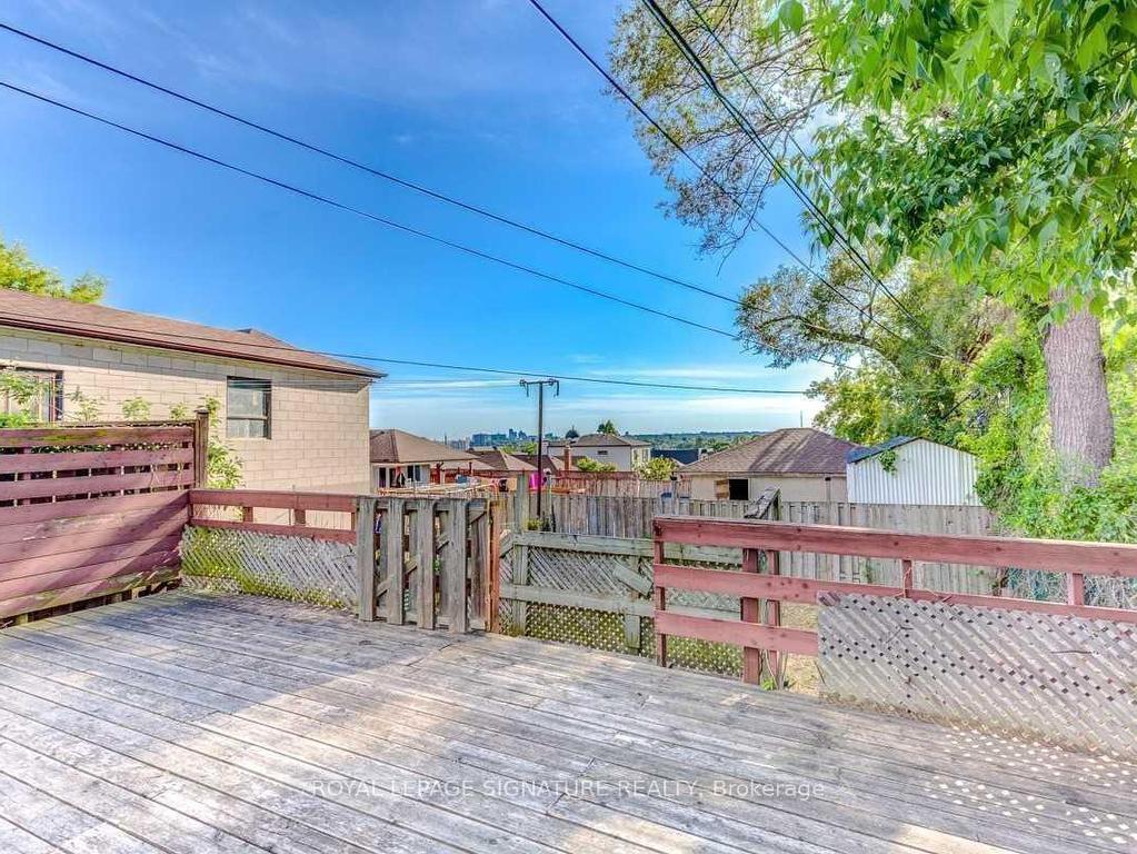 









394


Kane

Avenue, Lower,
Toronto,




ON
M6M 3P4

