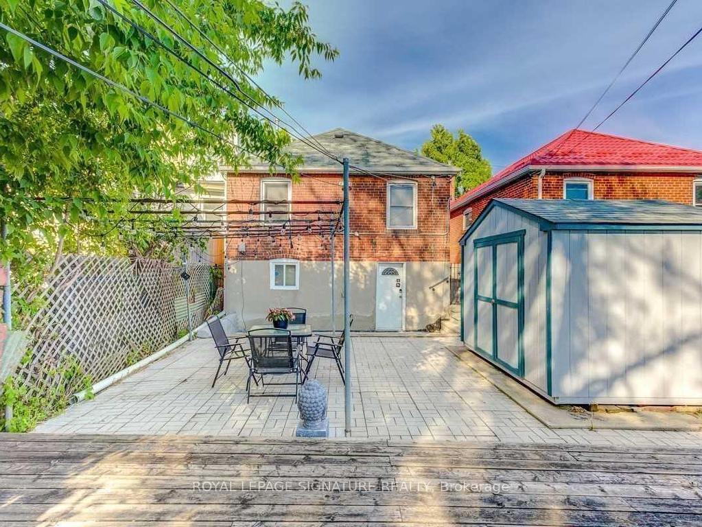 









394


Kane

Avenue, Lower,
Toronto,




ON
M6M 3P4

