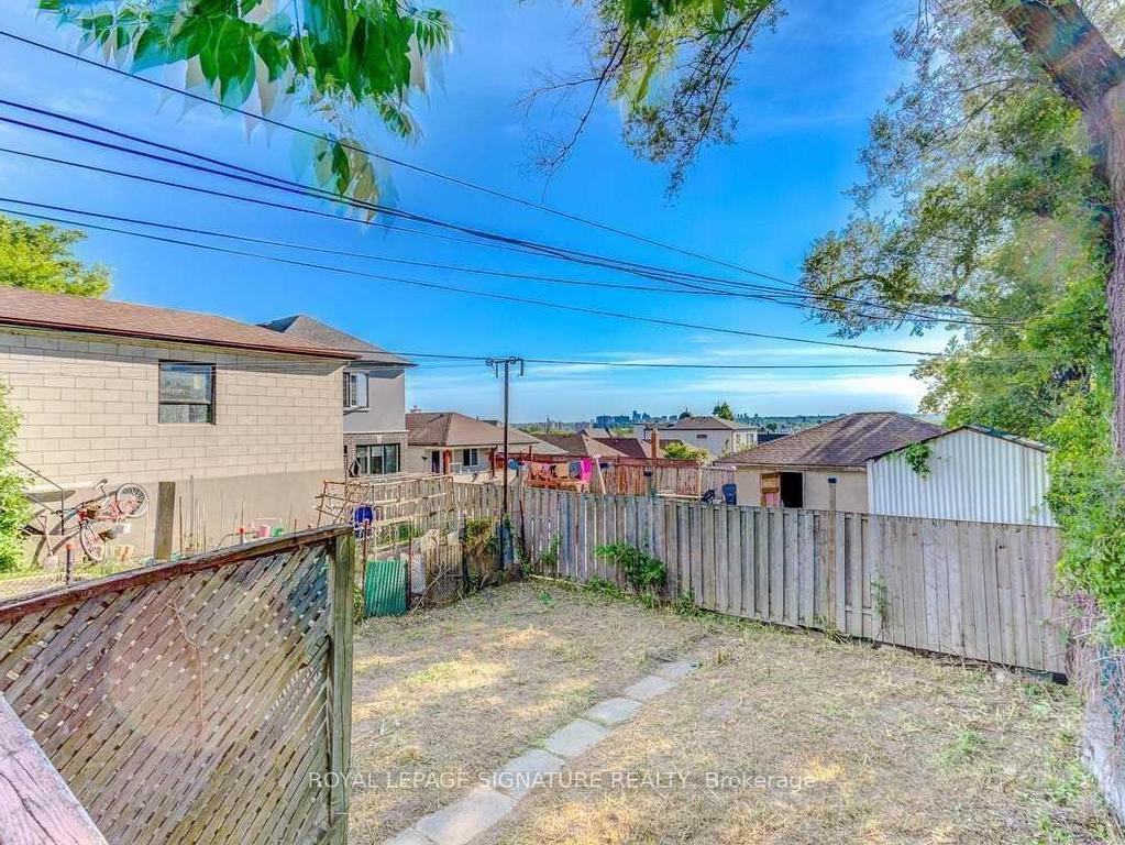 









394


Kane

Avenue, Lower,
Toronto,




ON
M6M 3P4

