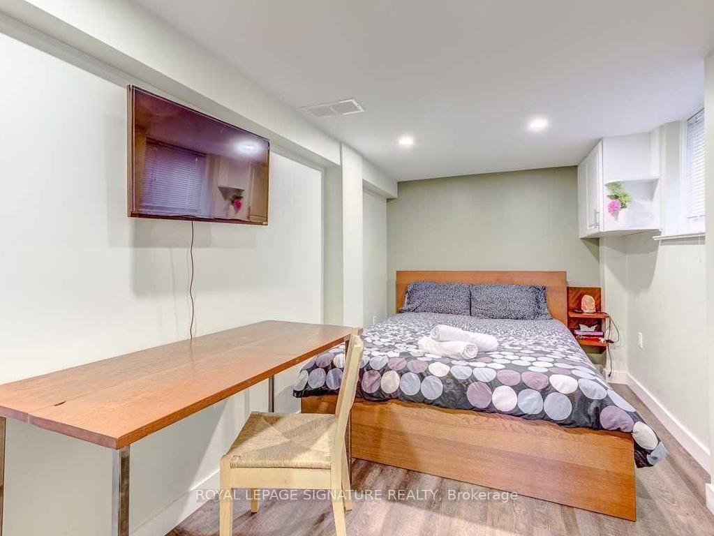 









394


Kane

Avenue, Lower,
Toronto,




ON
M6M 3P4

