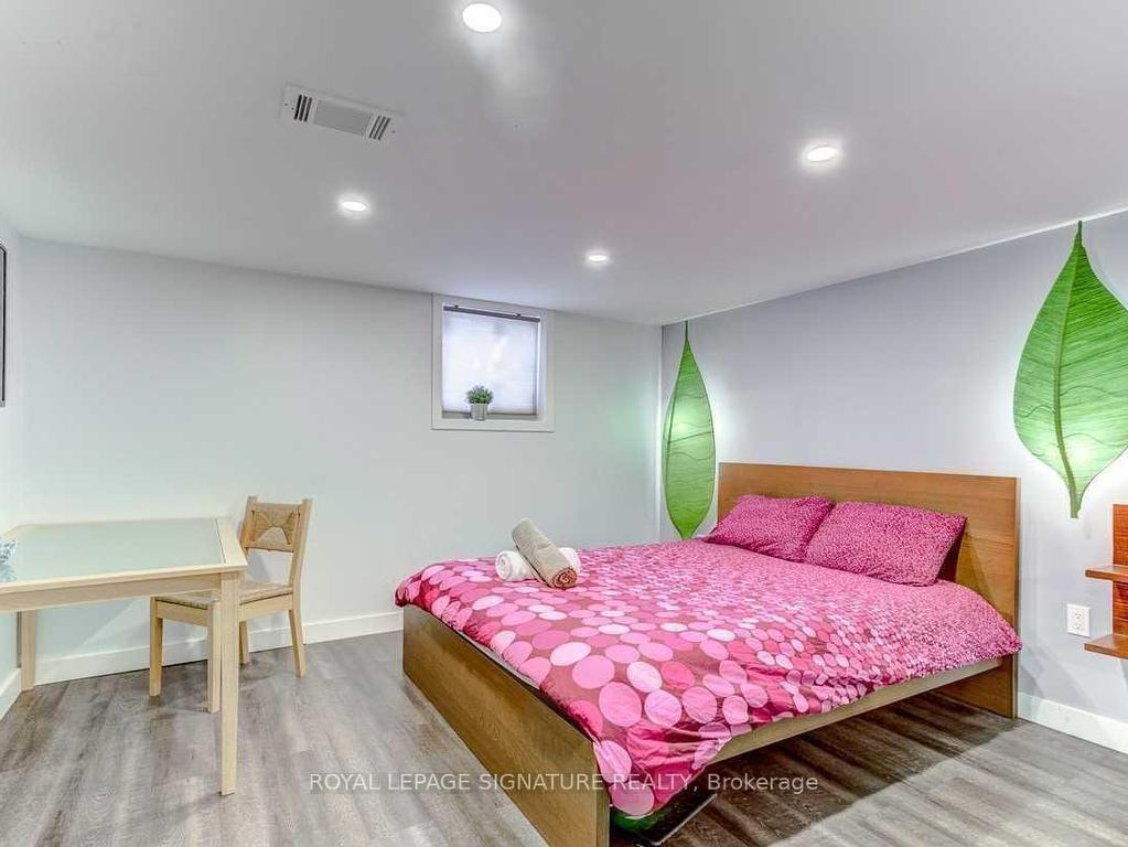 









394


Kane

Avenue, Lower,
Toronto,




ON
M6M 3P4

