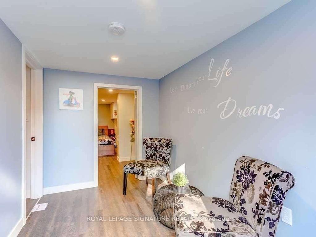 









394


Kane

Avenue, Lower,
Toronto,




ON
M6M 3P4

