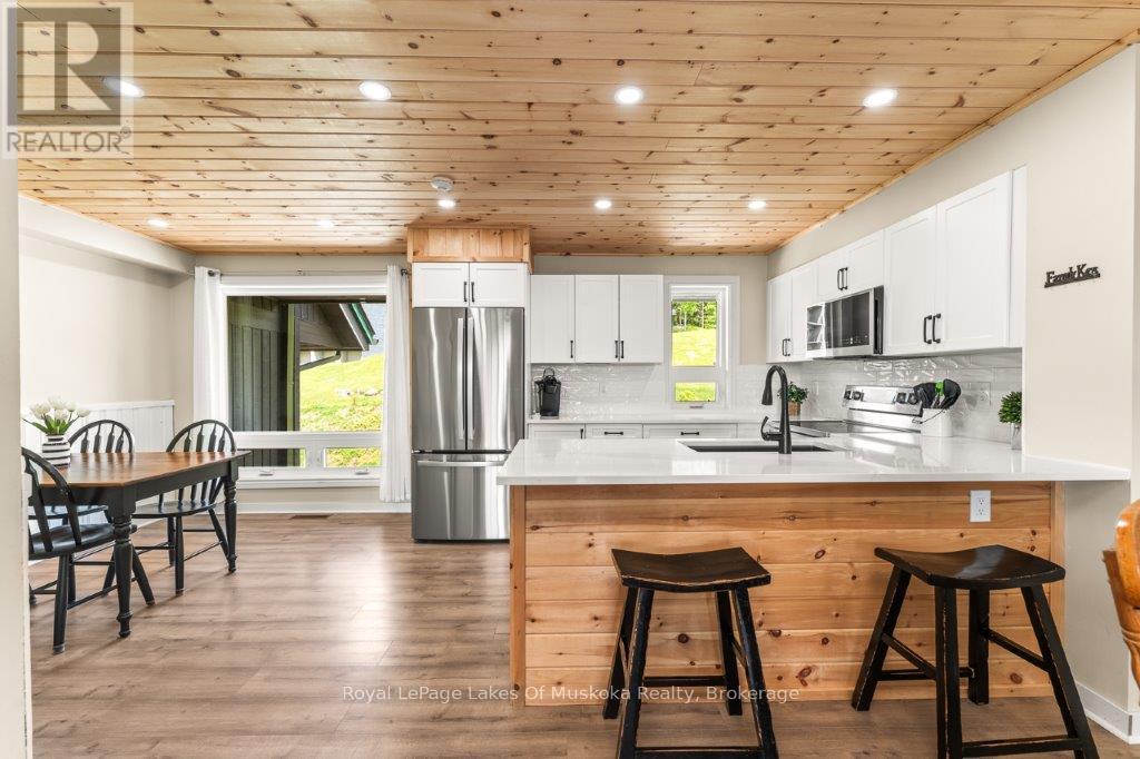 












30 TURNER DRIVE

,
Huntsville (Chaffey),




Ontario
P1H1A8


