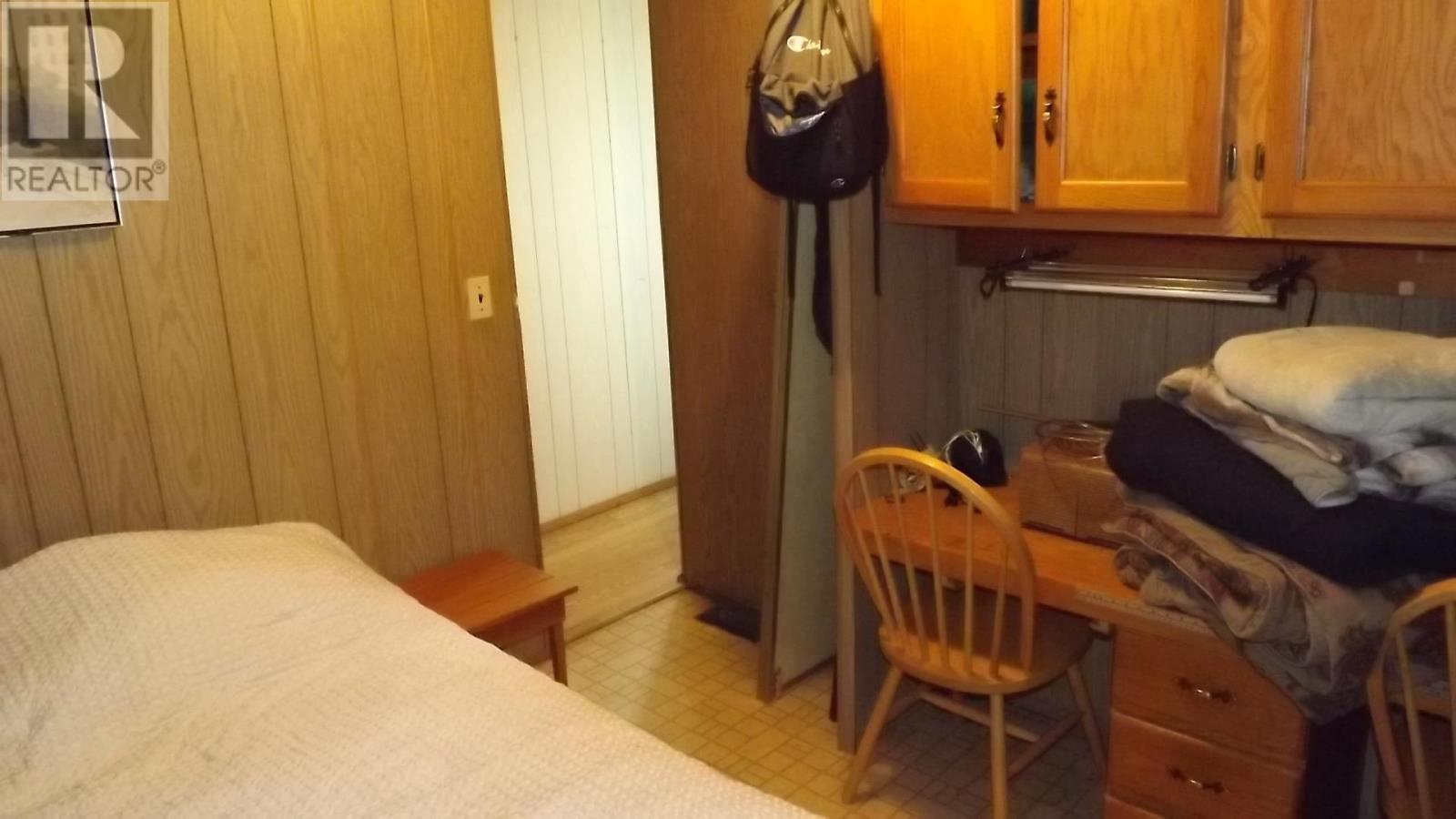 












15 Chalmers CRES

,
Elliot Lake,




Ontario
P5A1A1

