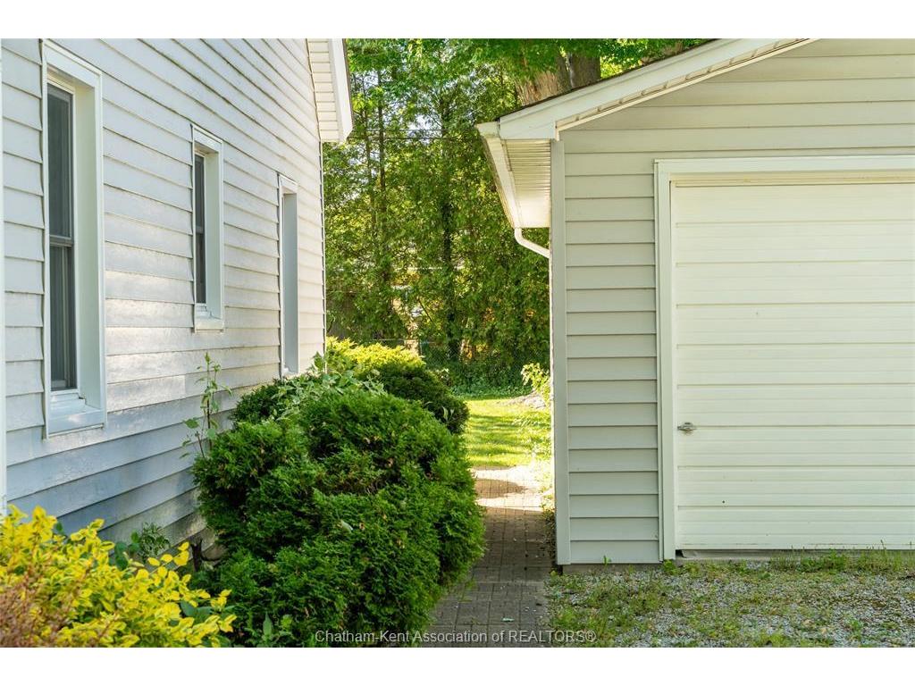 









17


O'Brien

Drive,
Chatham,




ON
N7M 2E5

