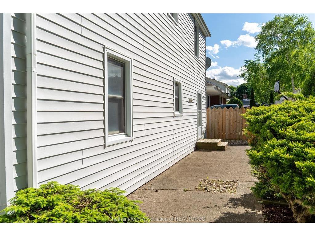 









17


O'Brien

Drive,
Chatham,




ON
N7M 2E5

