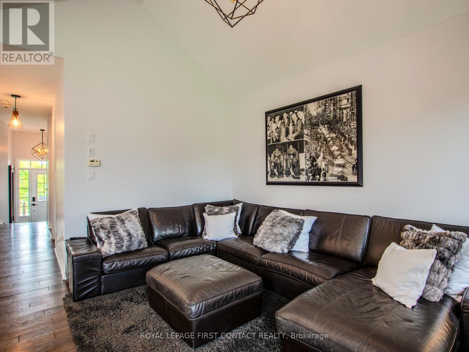 












22 OLIVER'S MILL ROAD

,
Springwater,




Ontario
L9X0S8

