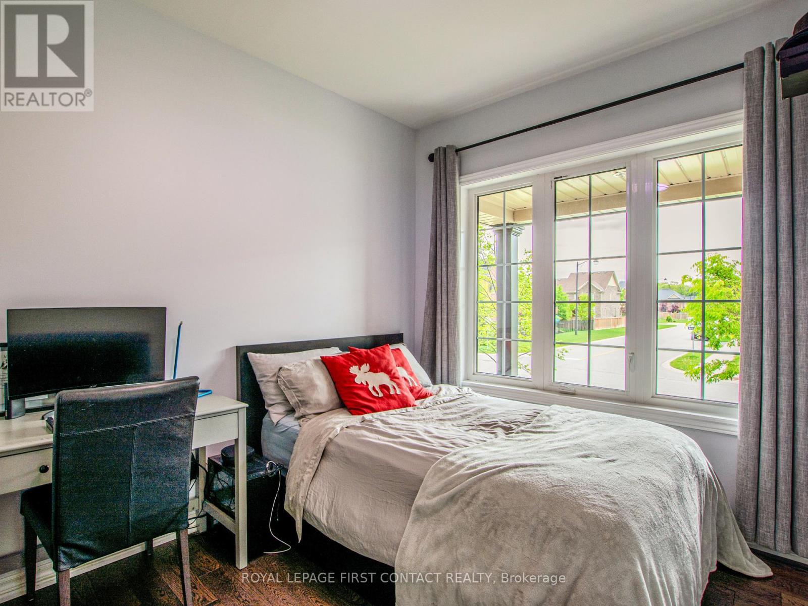 












22 OLIVER'S MILL ROAD

,
Springwater,




Ontario
L9X0S8

