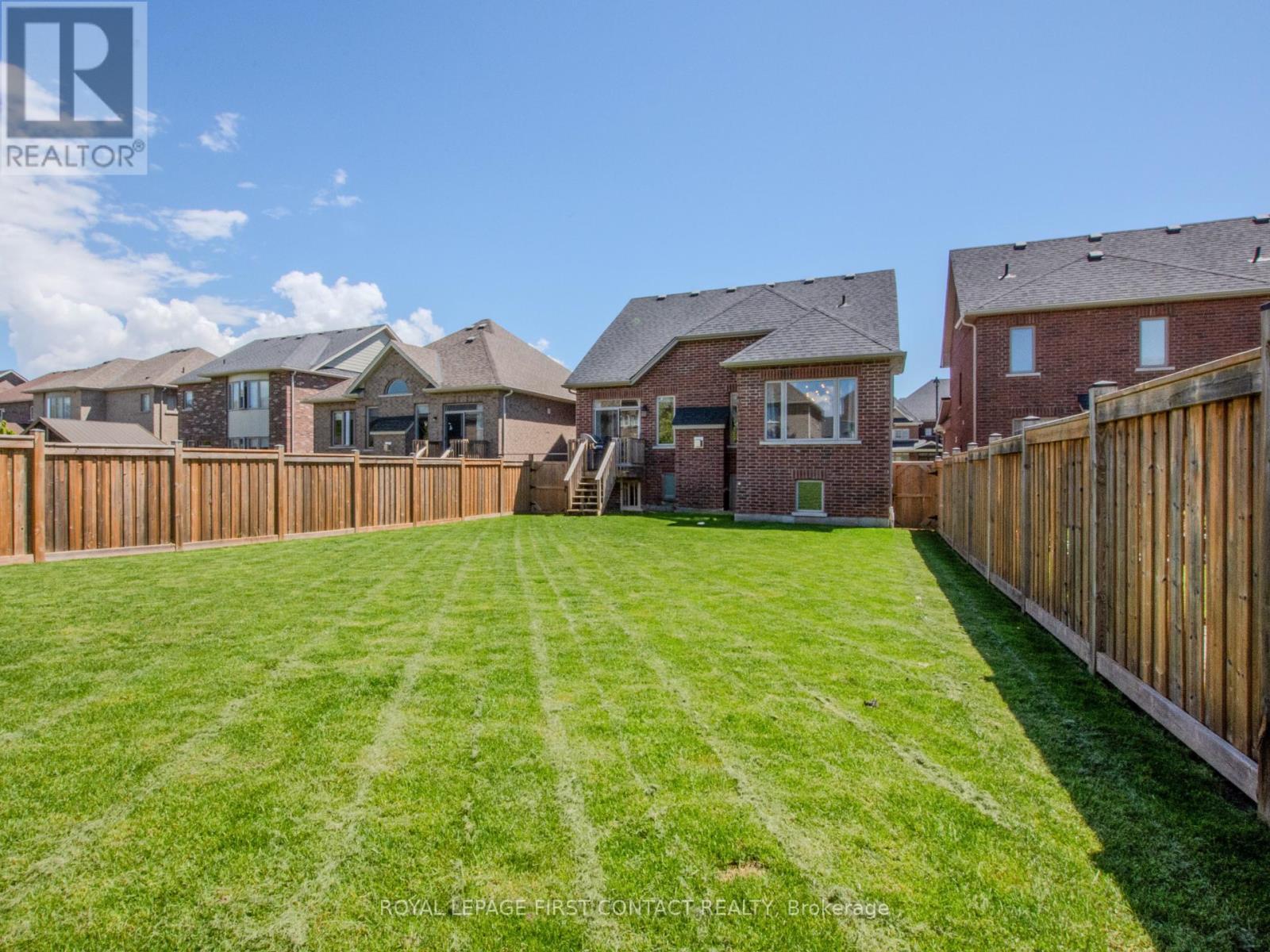 












22 OLIVER'S MILL ROAD

,
Springwater,




Ontario
L9X0S8

