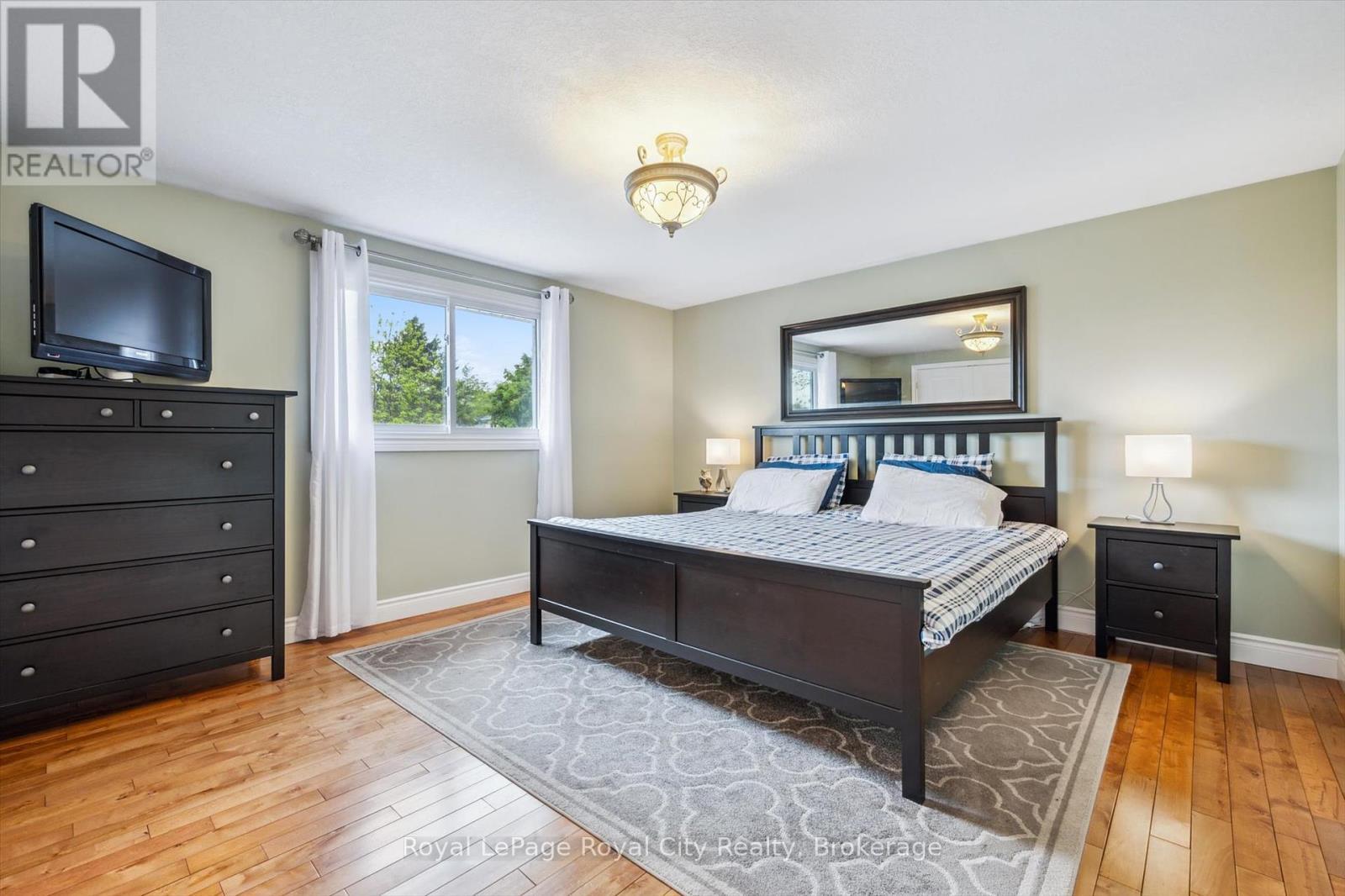












138 PHEASANT RUN DRIVE

,
Guelph (Kortright Hills),




Ontario
N1C1B3

