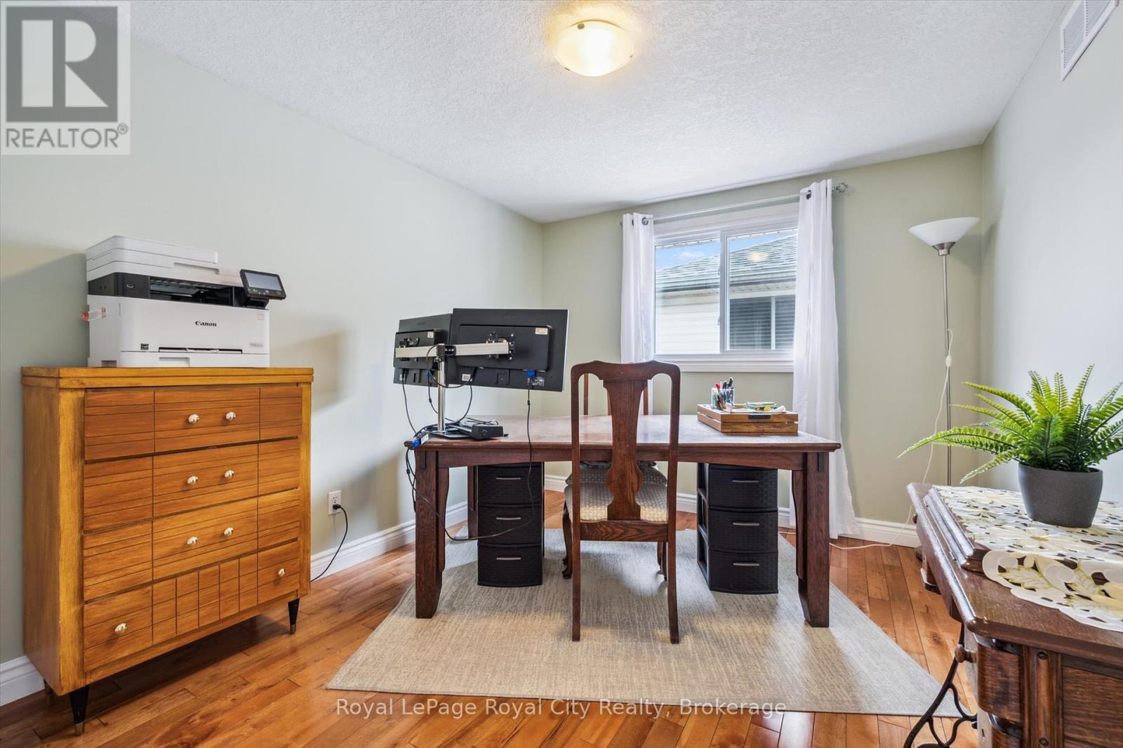 












138 PHEASANT RUN DRIVE

,
Guelph (Kortright Hills),




Ontario
N1C1B3

