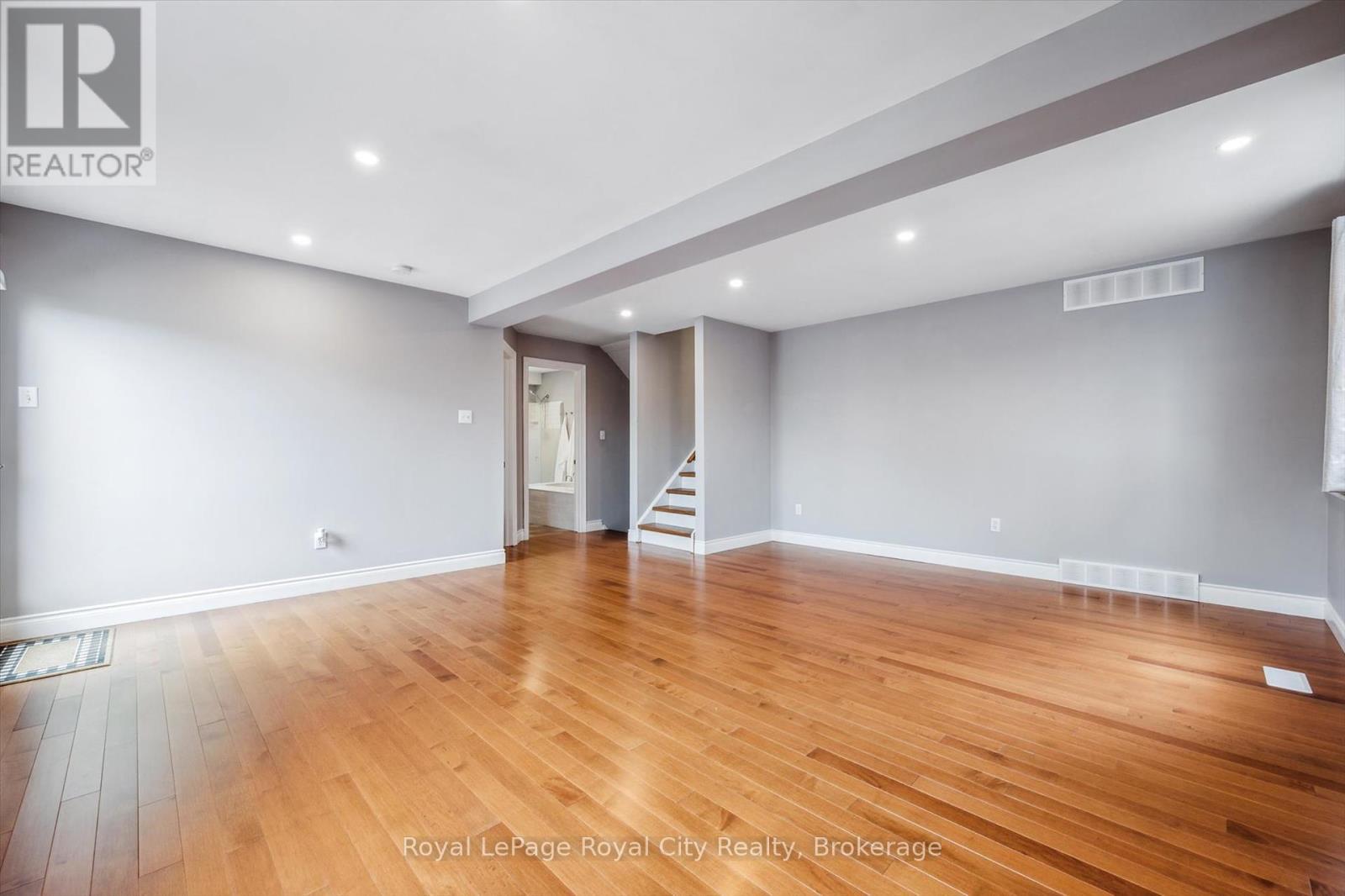 












138 PHEASANT RUN DRIVE

,
Guelph (Kortright Hills),




Ontario
N1C1B3

