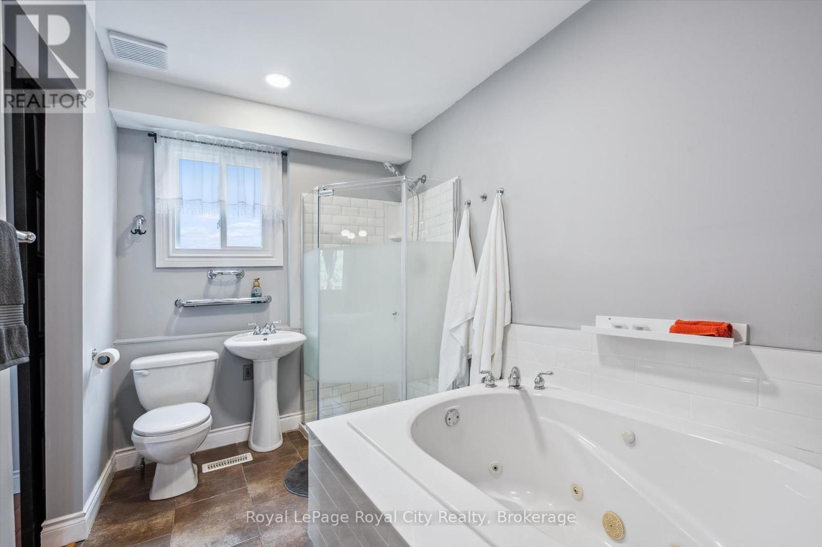 












138 PHEASANT RUN DRIVE

,
Guelph (Kortright Hills),




Ontario
N1C1B3


