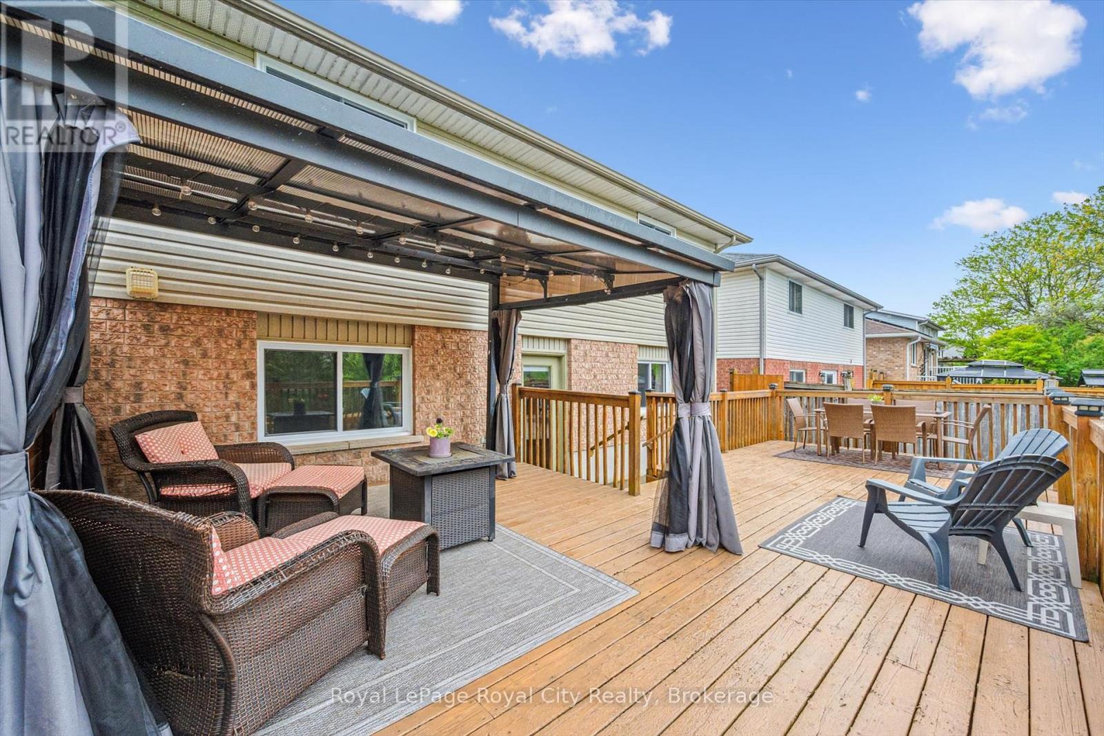 












138 PHEASANT RUN DRIVE

,
Guelph (Kortright Hills),




Ontario
N1C1B3

