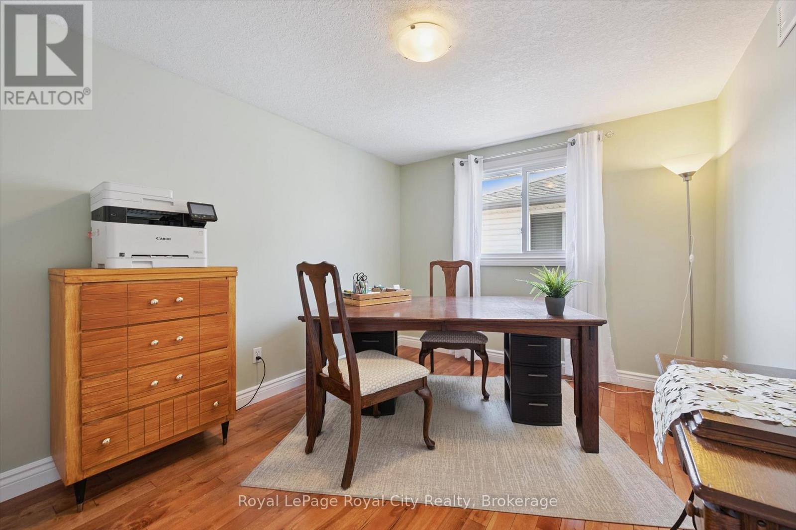 












138 PHEASANT RUN DRIVE

,
Guelph (Kortright Hills),




Ontario
N1C1B3


