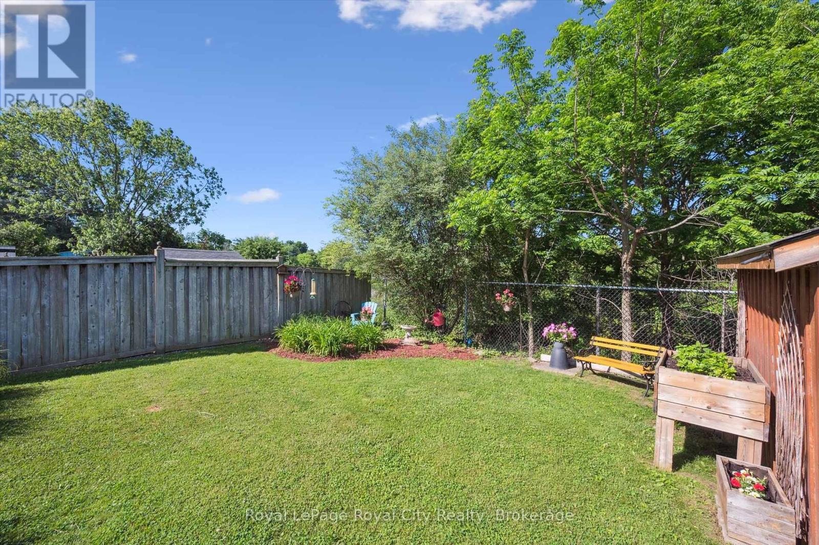 












138 PHEASANT RUN DRIVE

,
Guelph (Kortright Hills),




Ontario
N1C1B3

