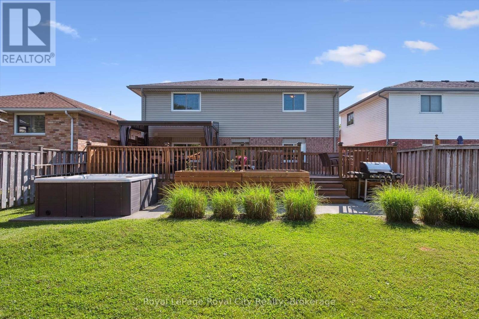 












138 PHEASANT RUN DRIVE

,
Guelph (Kortright Hills),




Ontario
N1C1B3

