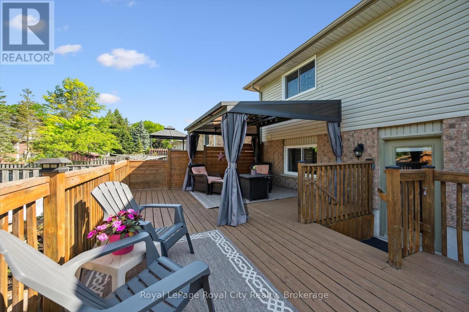 












138 PHEASANT RUN DRIVE

,
Guelph (Kortright Hills),




Ontario
N1C1B3

