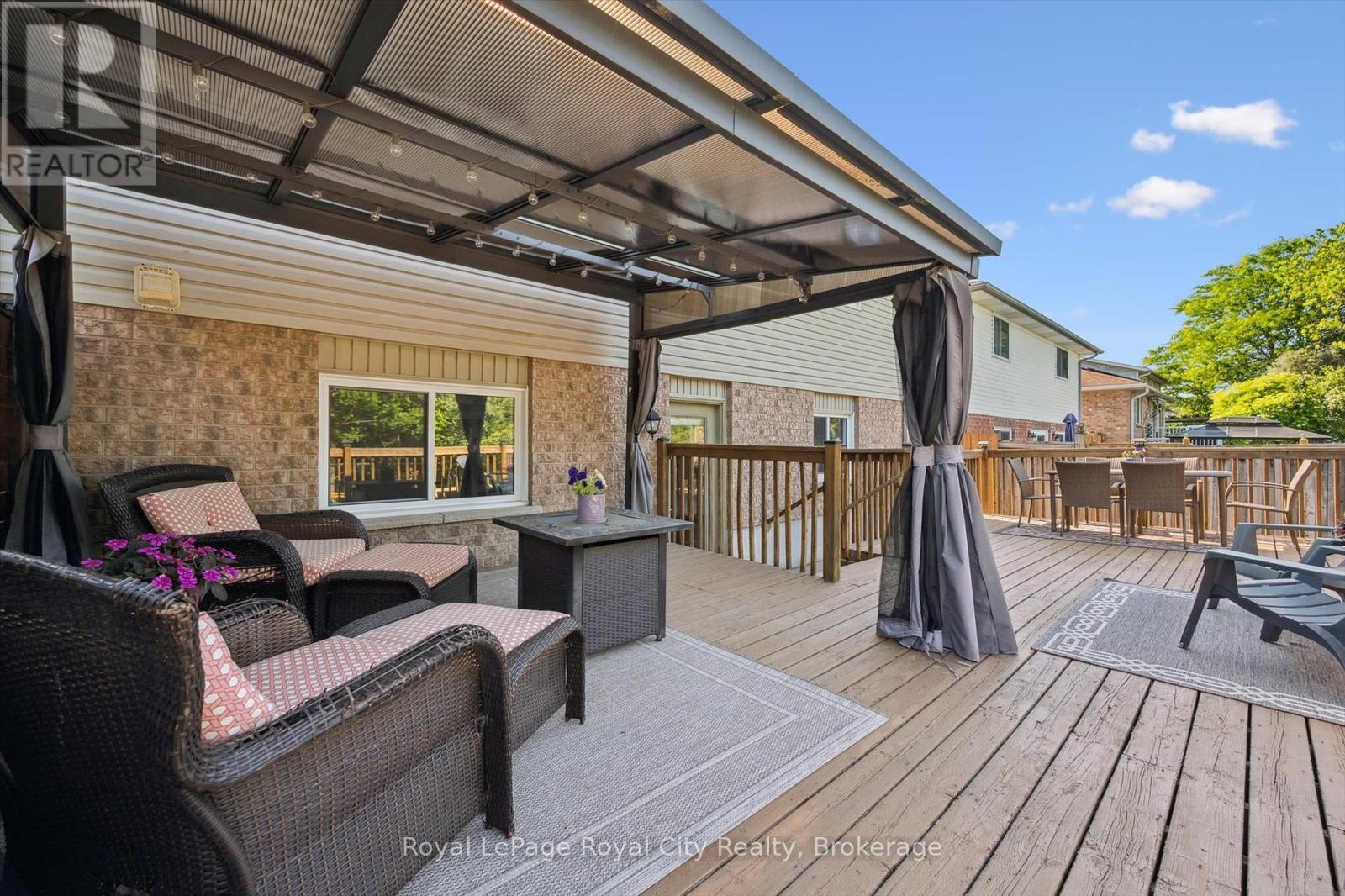 












138 PHEASANT RUN DRIVE

,
Guelph (Kortright Hills),




Ontario
N1C1B3


