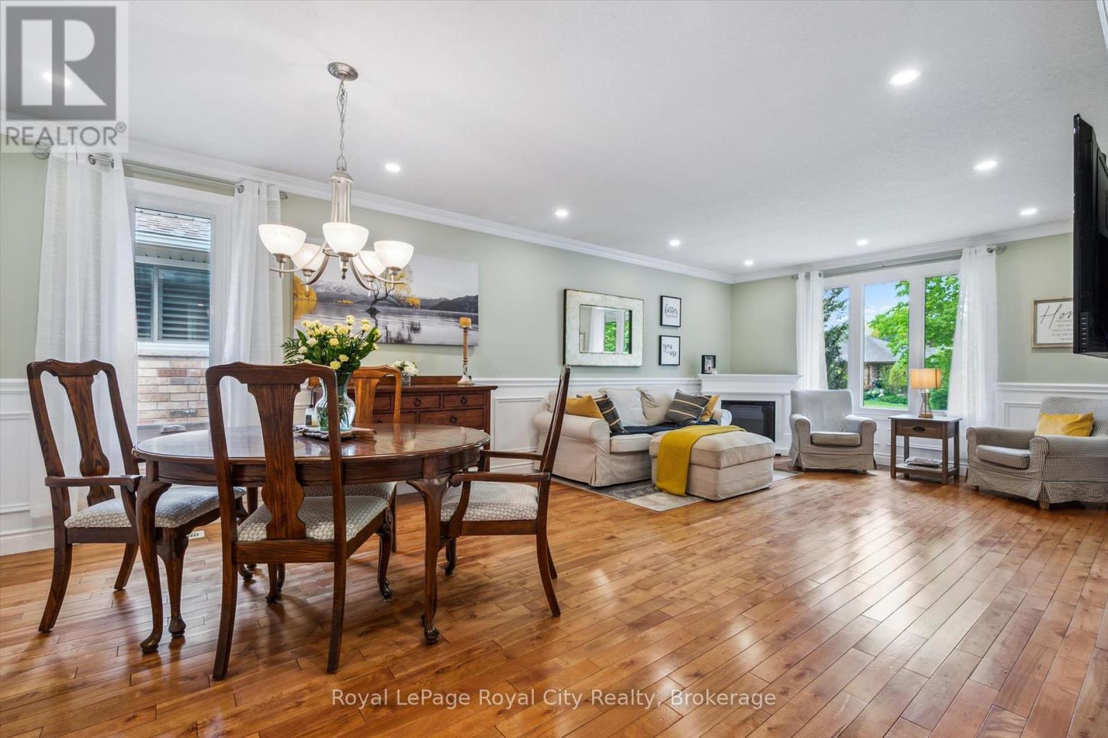 












138 PHEASANT RUN DRIVE

,
Guelph (Kortright Hills),




Ontario
N1C1B3

