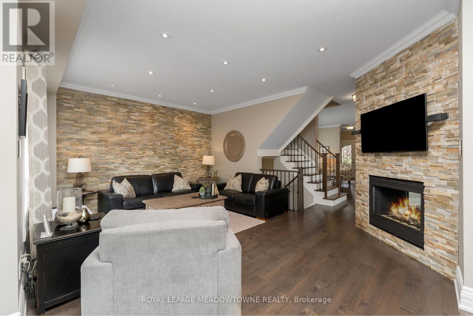 












211 EATON STREET

,
Halton Hills,




Ontario
L7G5Y2

