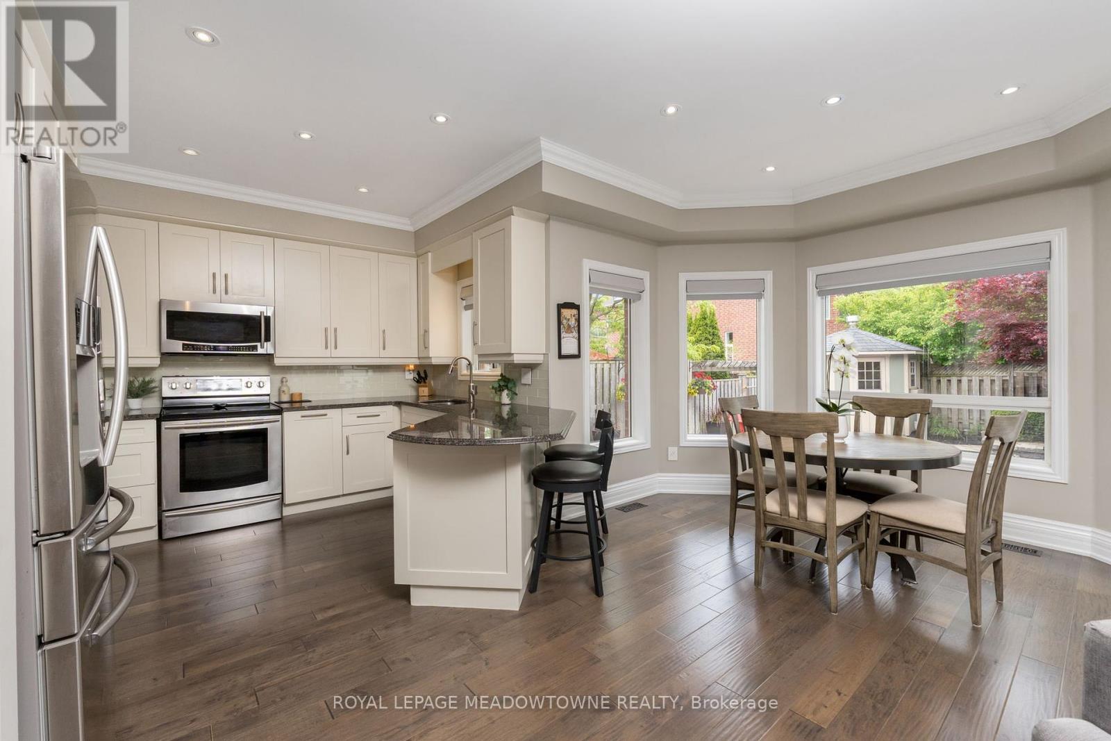 












211 EATON STREET

,
Halton Hills,




Ontario
L7G5Y2

