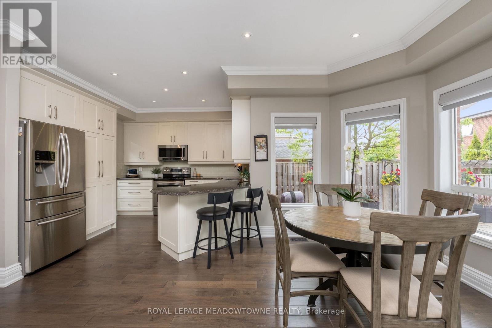 












211 EATON STREET

,
Halton Hills,




Ontario
L7G5Y2

