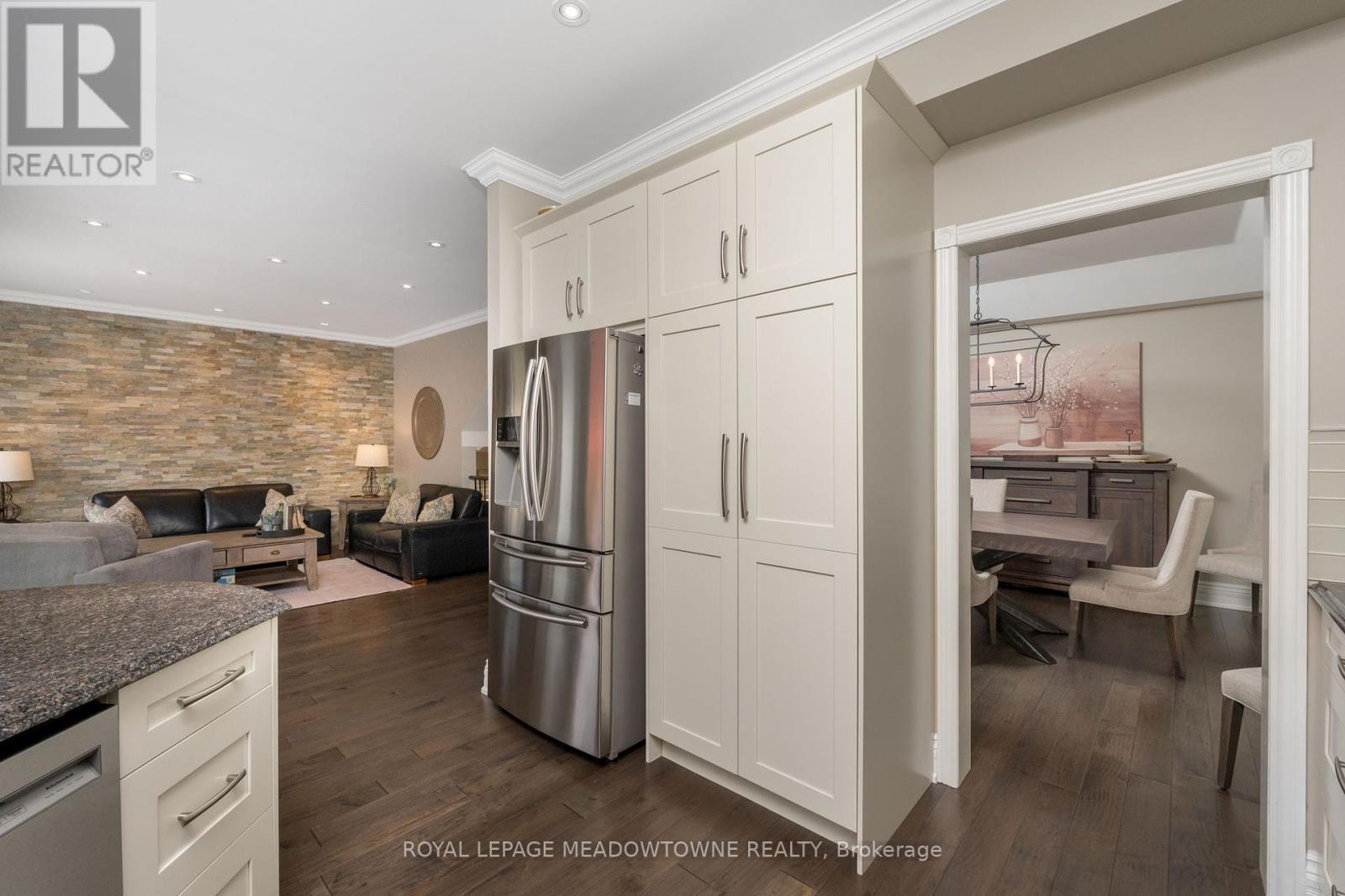 












211 EATON STREET

,
Halton Hills,




Ontario
L7G5Y2

