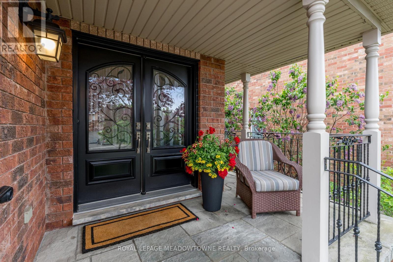 












211 EATON STREET

,
Halton Hills,




Ontario
L7G5Y2

