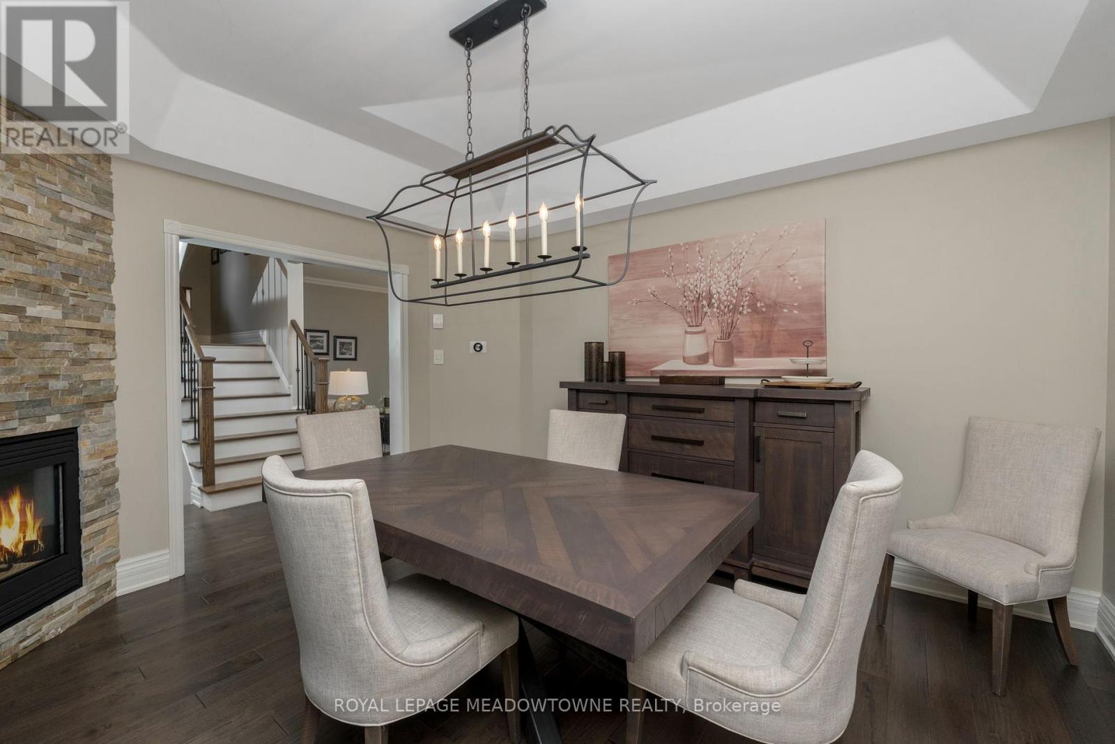 












211 EATON STREET

,
Halton Hills,




Ontario
L7G5Y2

