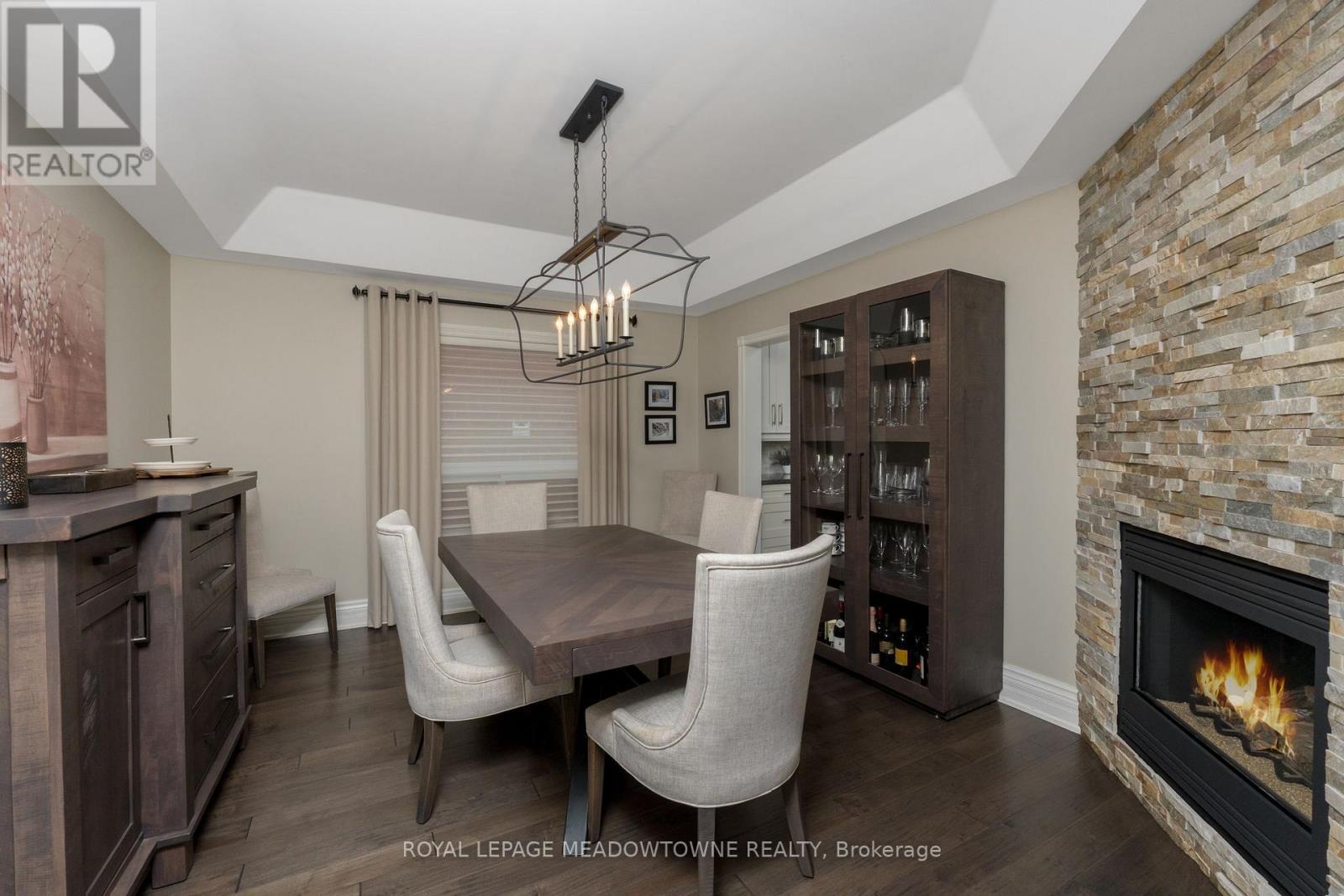 












211 EATON STREET

,
Halton Hills,




Ontario
L7G5Y2

