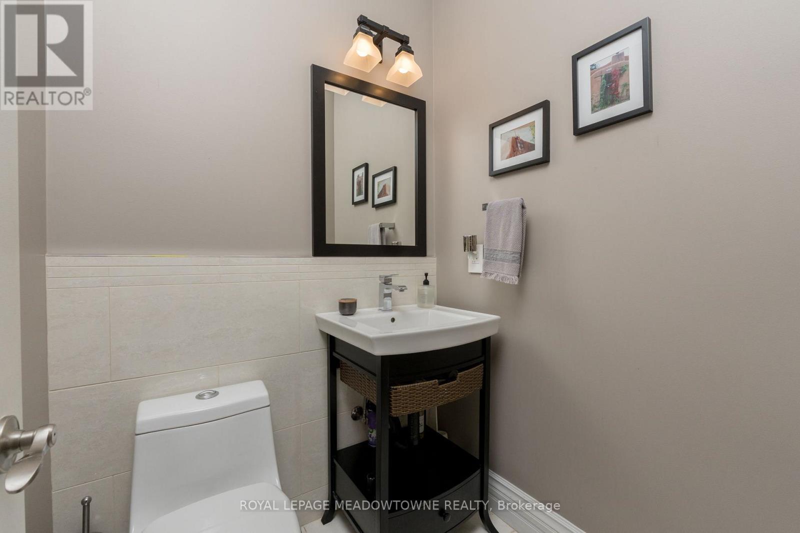 












211 EATON STREET

,
Halton Hills,




Ontario
L7G5Y2


