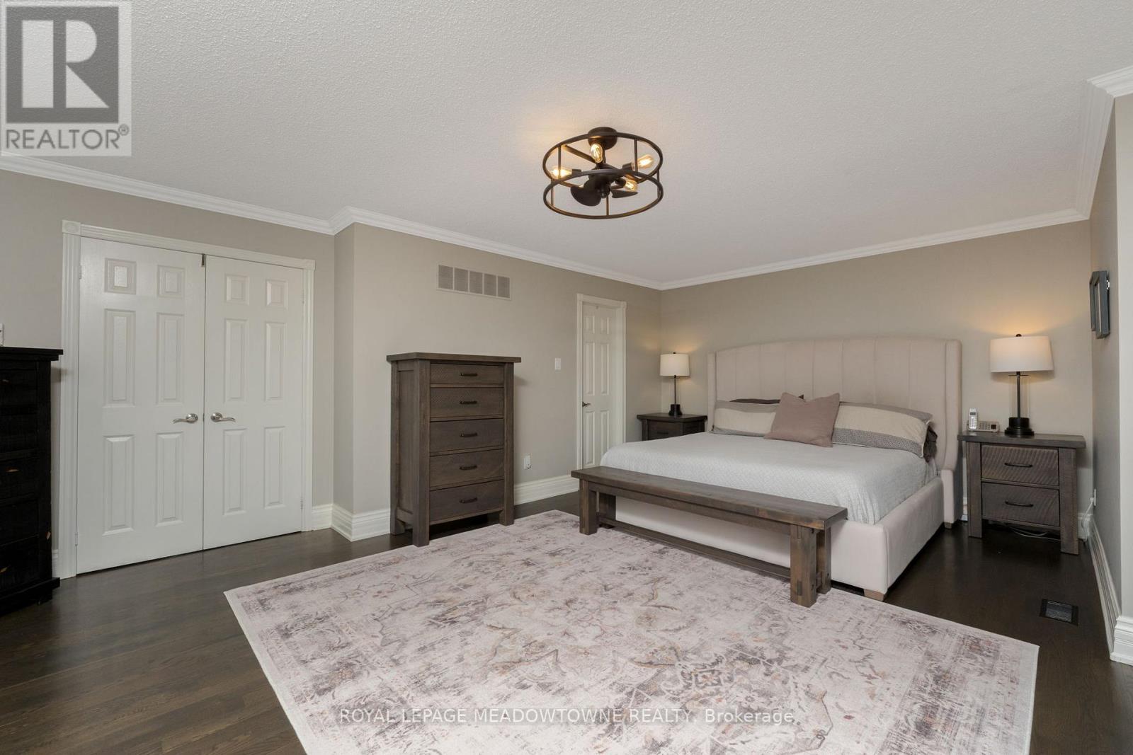 












211 EATON STREET

,
Halton Hills,




Ontario
L7G5Y2

