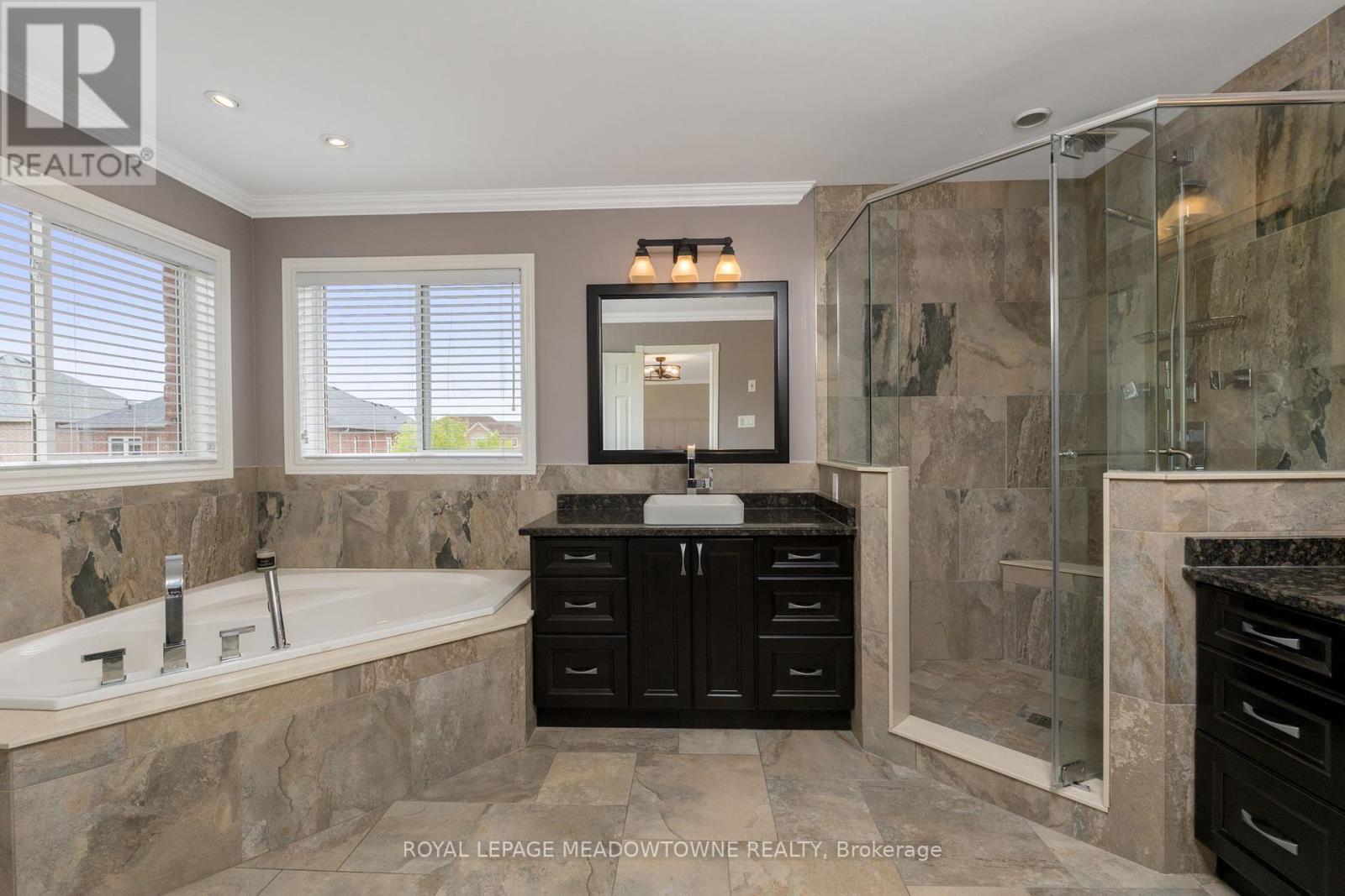 












211 EATON STREET

,
Halton Hills,




Ontario
L7G5Y2

