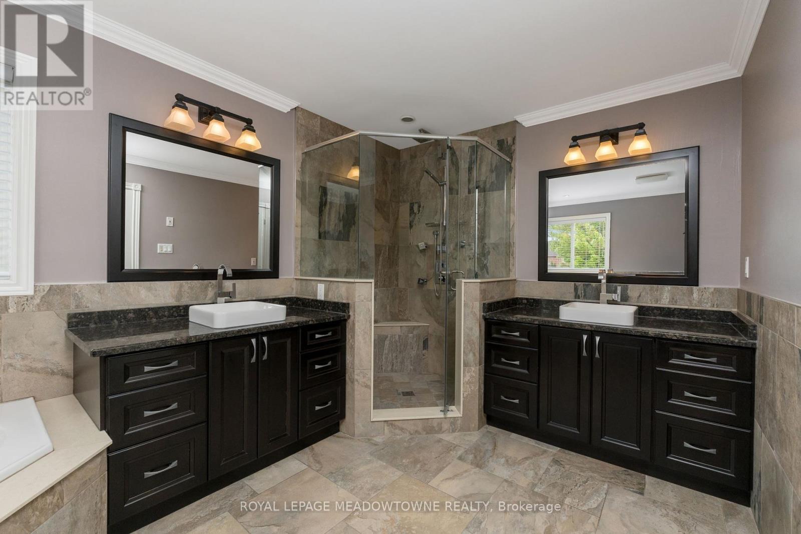 












211 EATON STREET

,
Halton Hills,




Ontario
L7G5Y2

